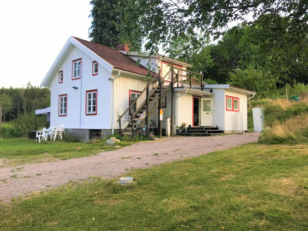 Bjoersjoeas Vildmark - Room In The Main House Olofstorp Exterior foto